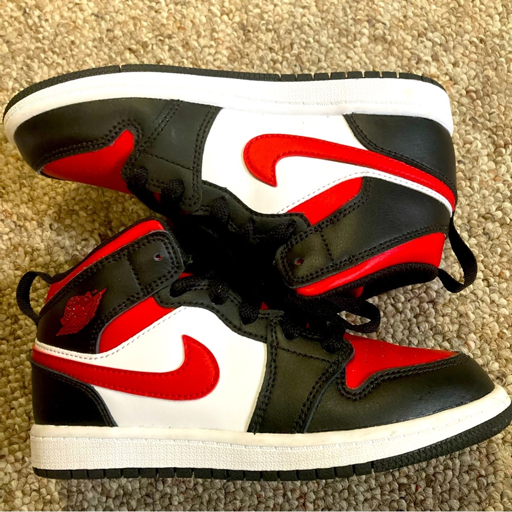 Youth Nike Jordan’s size 1.5